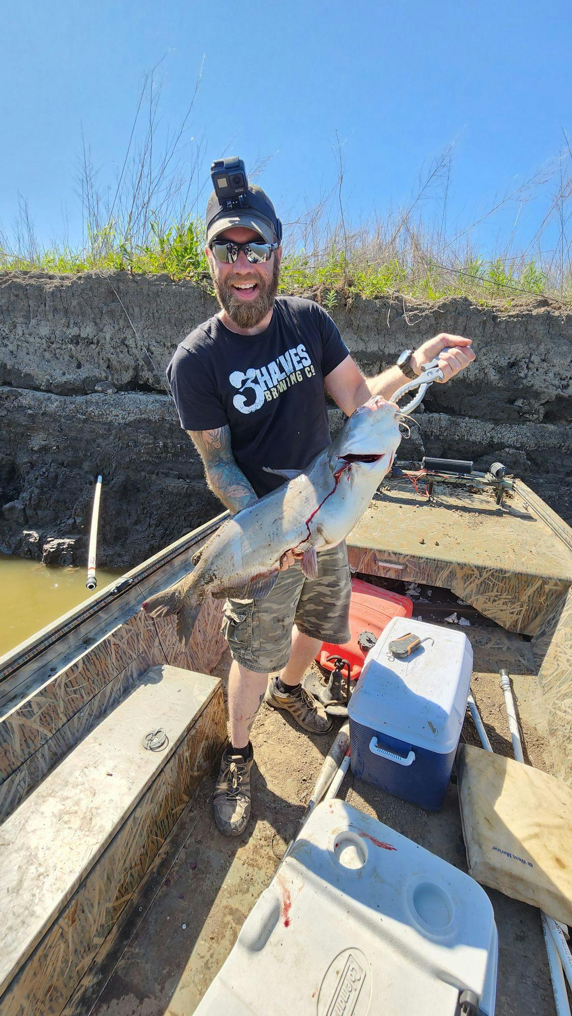 First Blue Cat Success on Mississippi River with Diddy Pole - Watch the  Video Now, Catfishing